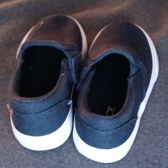 Shoes - Picture 3 of 4